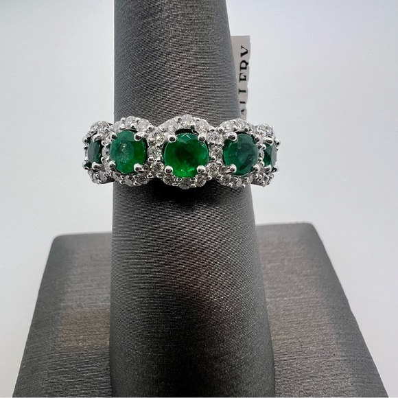 14k White Gold Diamond & Emerald Band Ring - Picture 5 of 10